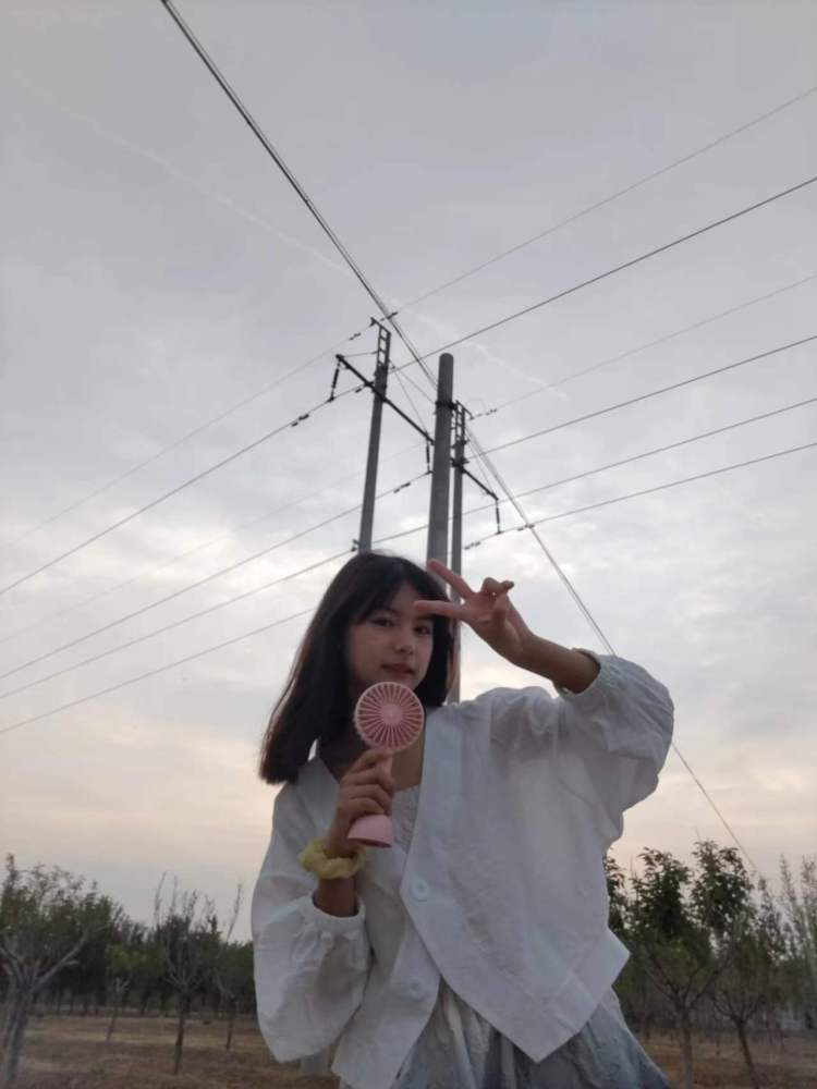 多肉纯净水-河北省·保定市·雄县--可接寄拍，送拍
接服装，首饰，鞋子，包包，头饰等
可帮测评化妆品，食物，食品
有大量时间，可以安心完成作品，不满意可重新要求
本人151   47kg   微胖