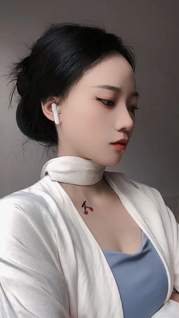 国际饭-湖北省·武汉市·汉南区--大家好,我是一位素人新人。平时喜欢拍照。健身 音乐 舞蹈 穿搭爱好者 ♥ 有首饰,服装,鞋子寄拍期待我们的合作 爱生活,爱自己。祝陌生的你,生活愉快。