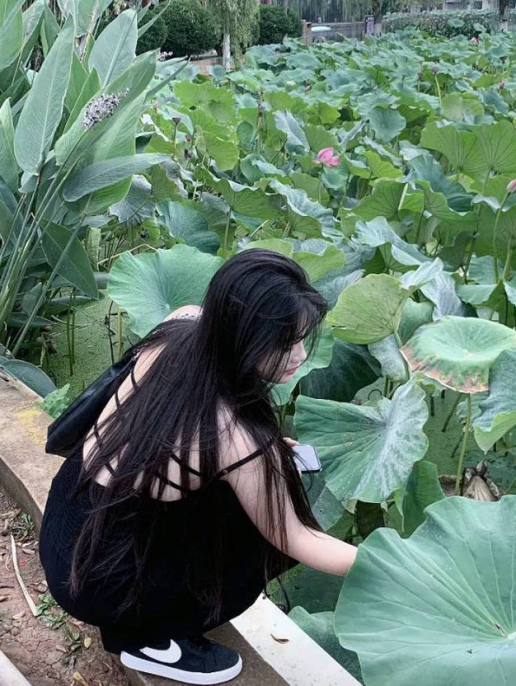 黄忠駃-云南省·昆明市·西山区--喜欢拍照，会化妆，会P图有接过单，身高160体重120，梨型身材，