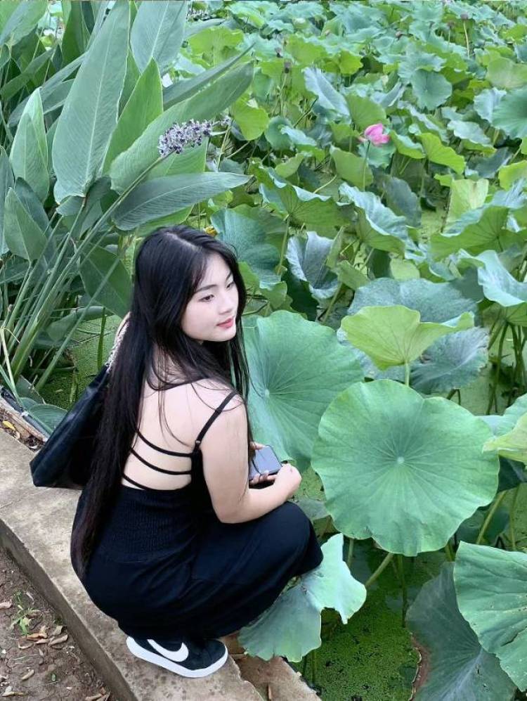 黄忠駃-云南省·昆明市·西山区--喜欢拍照，会化妆，会P图有接过单，身高160体重120，梨型身材，