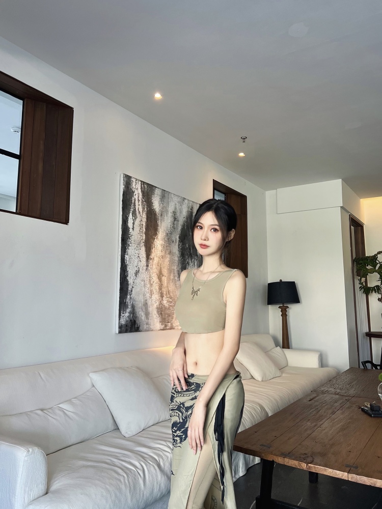 夏夏-浙江省·嘉兴市·桐乡市--摄影师,会拍照,有专业设备,身高165.体重98斤。形象好,气质佳,出图快