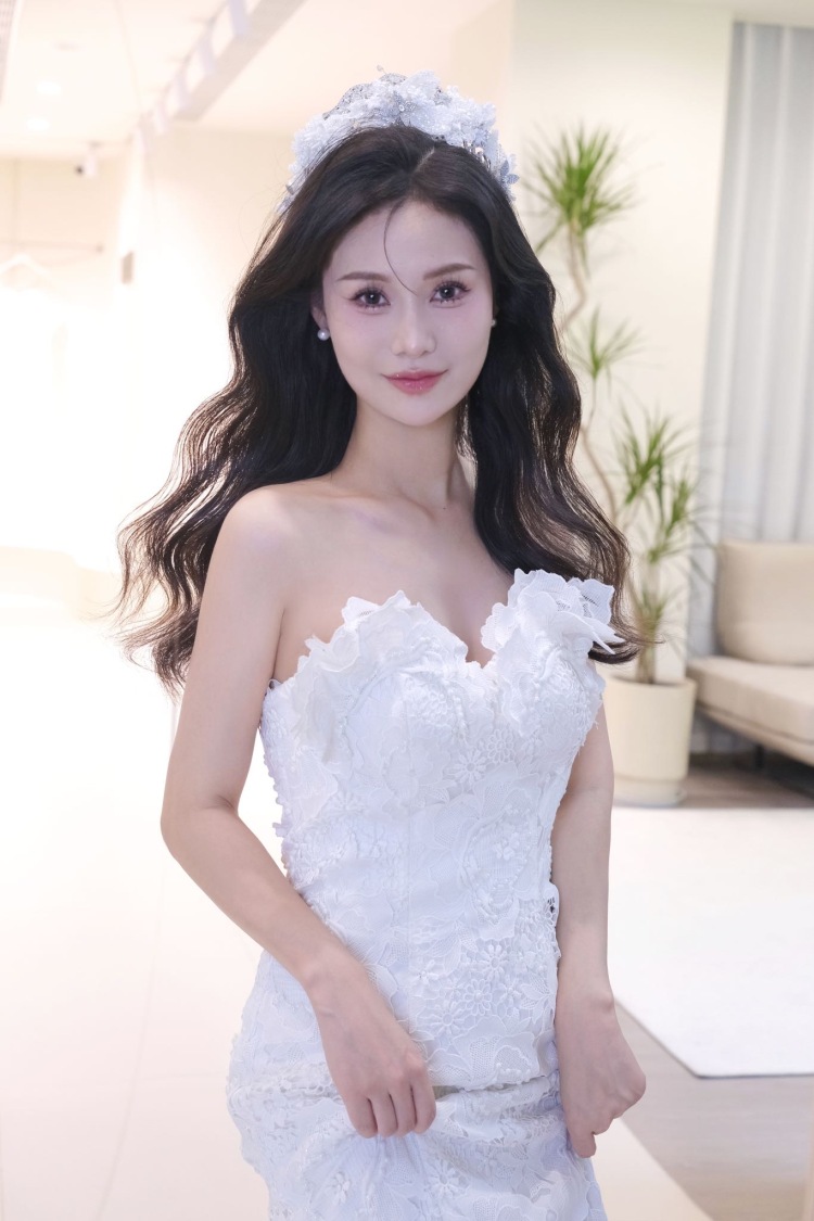 夏夏-浙江省·嘉兴市·桐乡市--摄影师,会拍照,有专业设备,身高165.体重98斤。形象好,气质佳,出图快
