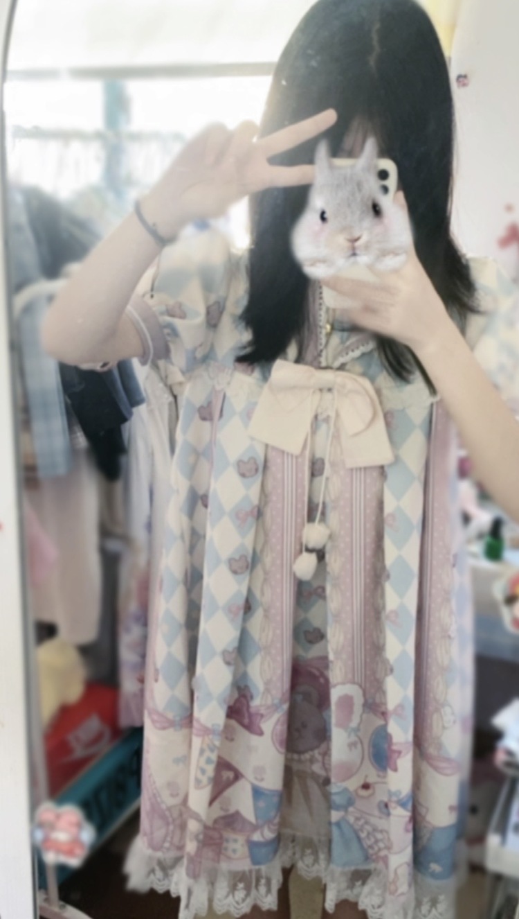 小7-浙江省·绍兴市·柯桥区--网拍 接衣服可以垫付走平台 可以接一些小裙子 价格可商量 可以露脸也可以不露脸