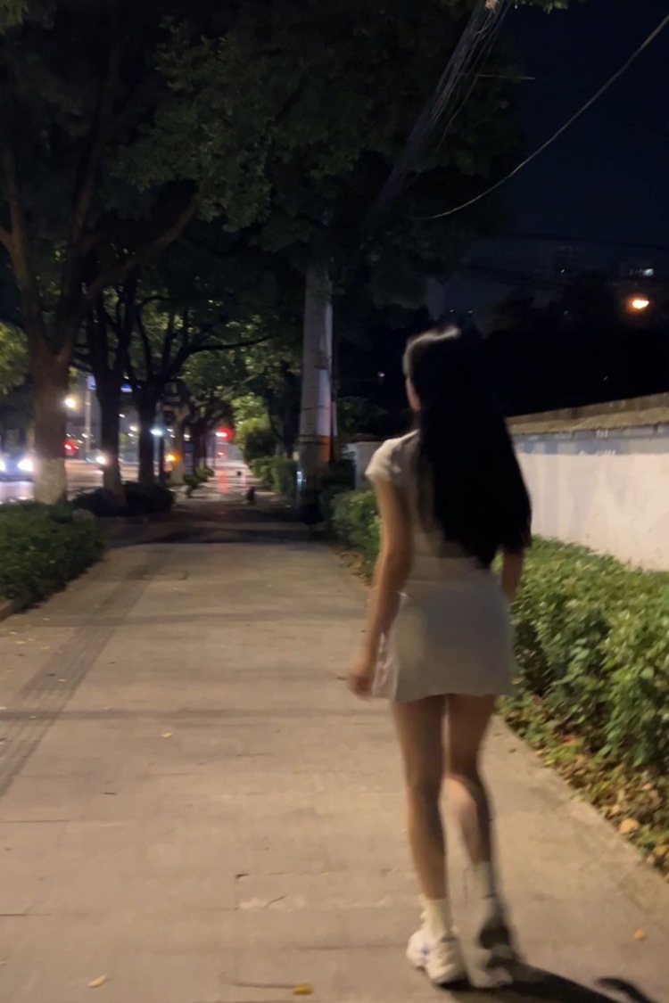 xuan-浙江省·杭州市·临安区-炫份芝士章鱼烧-1.在学校时间充裕出图快
2.身材比例好 身高168 体重50kg 腰围62
3.会穿搭
4.可尝试多种风格