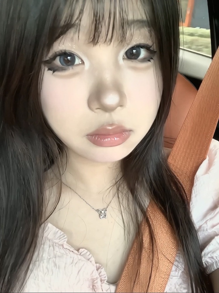 小恬-湖南省·衡阳市·珠晖区--在校女大学生 时间多 爱穿搭 有美商 会化妆会拍照会修图会剪辑 能尝试各种风格 接寄拍送拍服装化妆品小首饰都可以 目前某音600+粉丝 某右1000+粉丝 可以推广