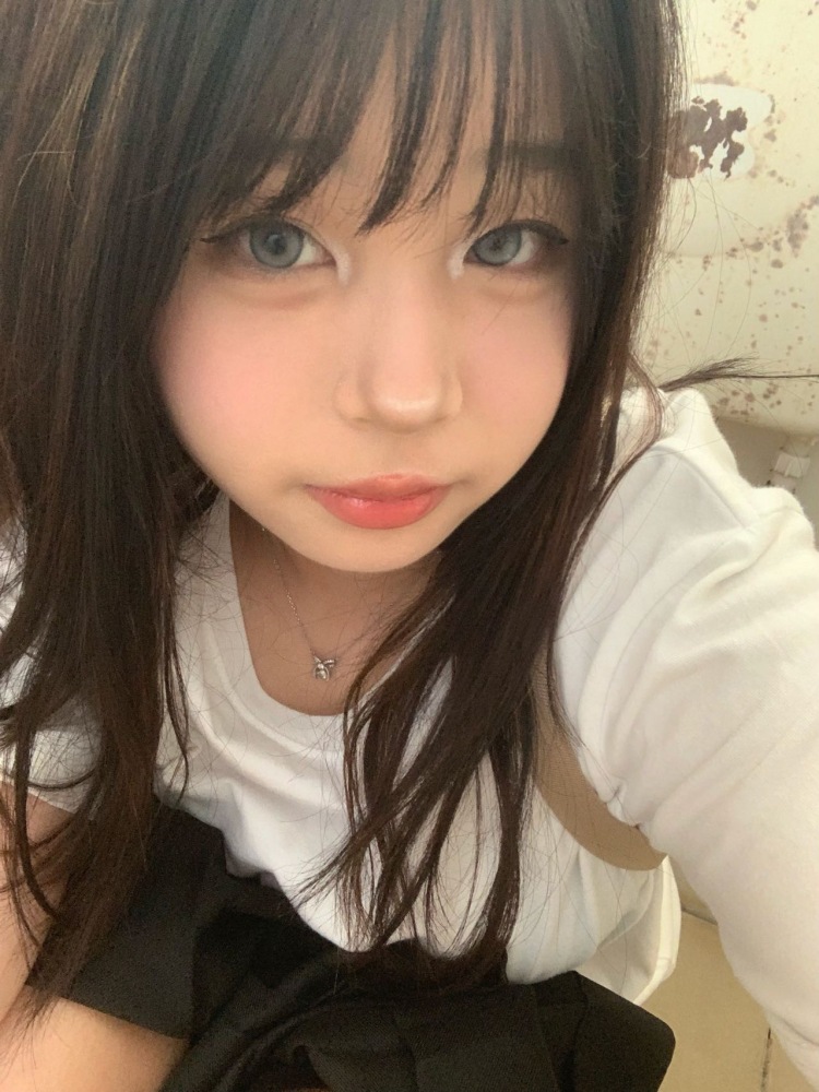 小恬-湖南省·衡阳市·珠晖区--在校女大学生 时间多 爱穿搭 有美商 会化妆会拍照会修图会剪辑 能尝试各种风格 接寄拍送拍服装化妆品小首饰都可以 目前某音600+粉丝 某右1000+粉丝 可以推广