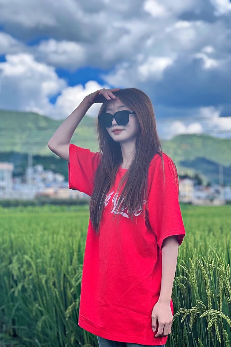 ꪟꪳꪱꪀꪀꫀᝰ-云南省·曲靖市·麒麟区-快手-哈喽大家好! 我是一个很喜欢拍照,穿各种各样的衣服,拍各种各样好看的照片