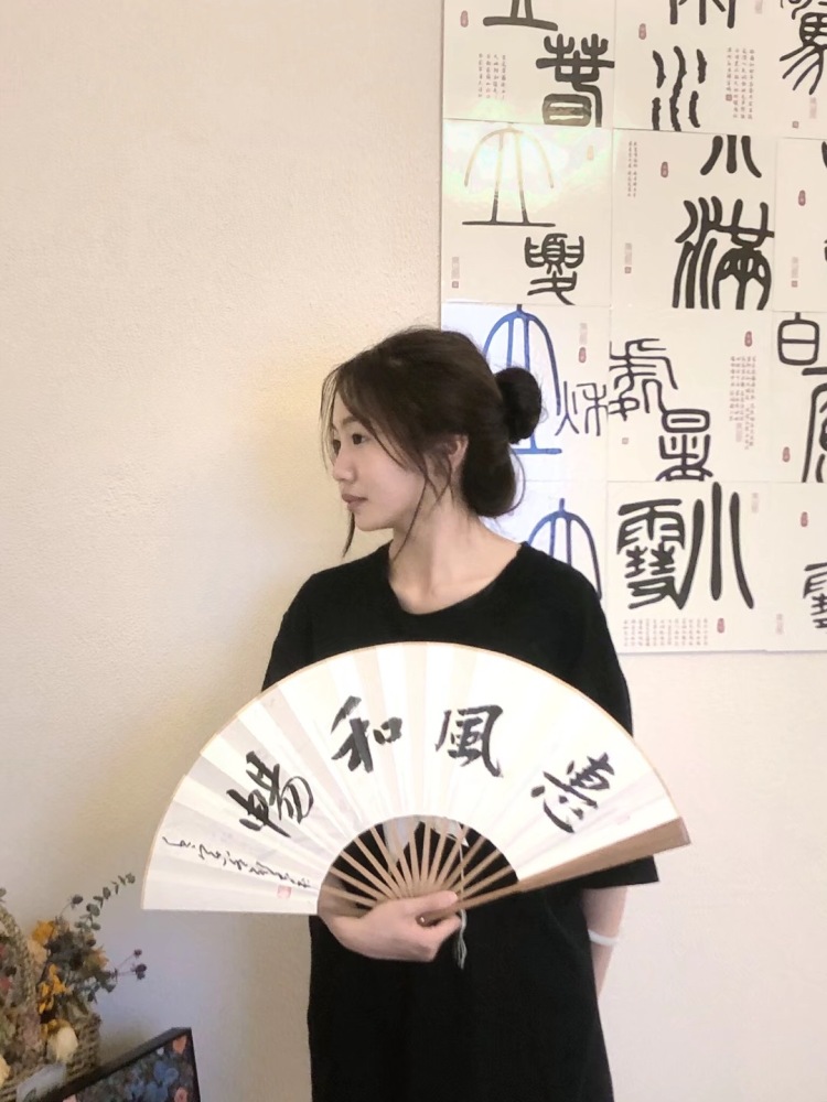 ꪟꪳꪱꪀꪀꫀᝰ-云南省·曲靖市·麒麟区-快手-哈喽大家好! 我是一个很喜欢拍照,穿各种各样的衣服,拍各种各样好看的照片