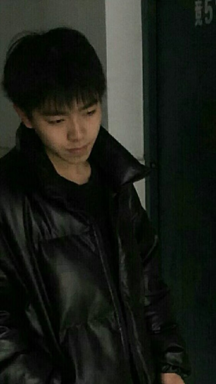 周超-重庆市·重庆市·九龙坡区-抖音,快手-本人爱穿搭,外向活泼,摄影能力扎实,可接寄拍和送拍的衣服鞋子等等