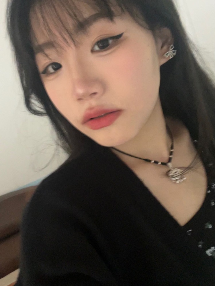 婷-湖南省·郴州市·永兴县--我的特长:喜欢拍照 、喜欢化妆 、喜欢录开箱视频、喜欢各种好看的东西。