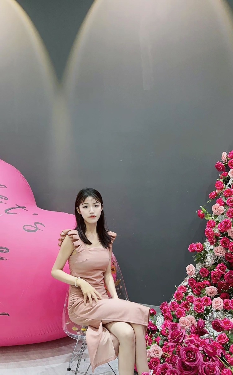 谢丽琪-广西壮族自治区·南宁市·横县--之前做过直播卖货,视频直播语音直播,做过客服文员,还去应聘过当模特
