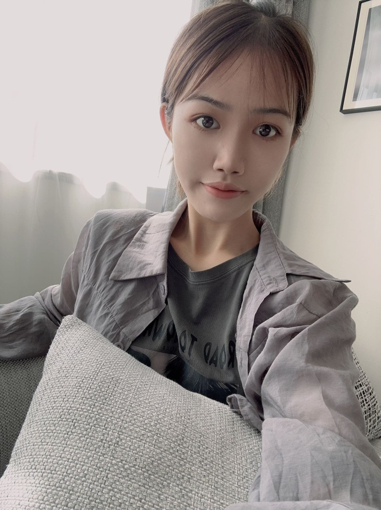 谢丽琪-广西壮族自治区·南宁市·横县--之前做过直播卖货,视频直播语音直播,做过客服文员,还去应聘过当模特