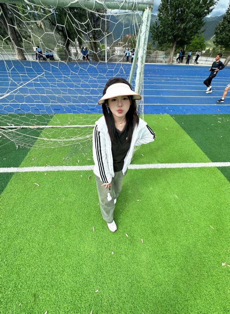 Weeke8-云南省·迪庆藏族自治州·维西傈僳族自治县-快手-喜欢护肤喜欢📷会修图会化妆也会穿搭身高160cm体重60千克有点微胖想通过寄拍或者赠拍赚点零花钱如果您有意要和我合作的话可以联系我（风格、佣金、出图质量可以商量）