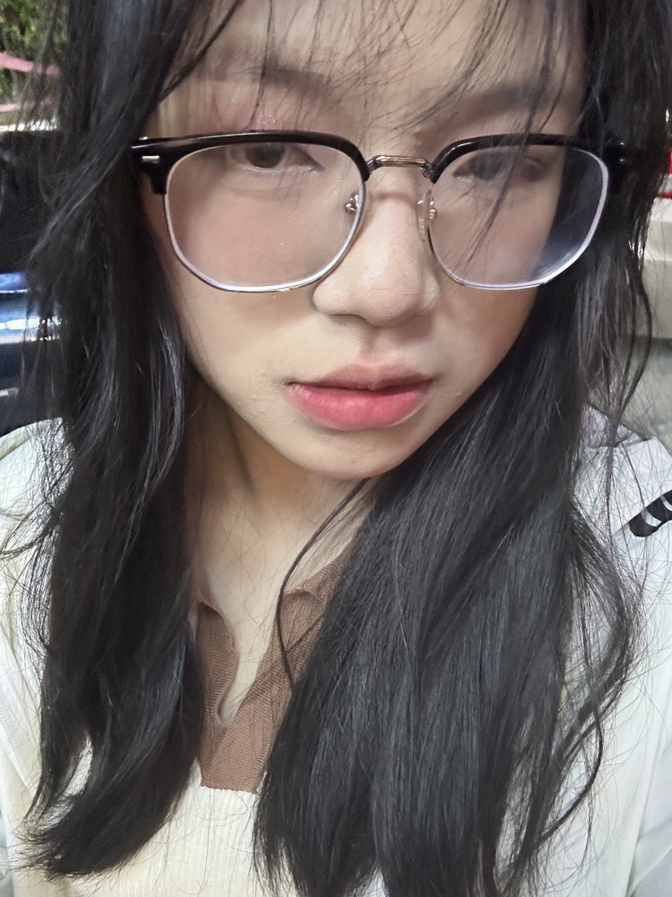 Weeke8-云南省·迪庆藏族自治州·维西傈僳族自治县-快手-喜欢护肤喜欢📷会修图会化妆也会穿搭身高160cm体重60千克有点微胖想通过寄拍或者赠拍赚点零花钱如果您有意要和我合作的话可以联系我(风格、佣金、出图质量可以商量)