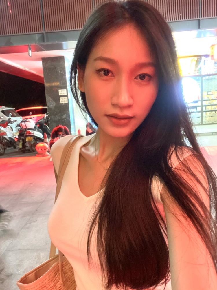 楊羊羊-云南省·西双版纳傣族自治州·勐腊县-快手-身高168,接寄拍、平铺、小物件、孕妇装等等,会拍照,会修图,出图快,主打一个配合度高