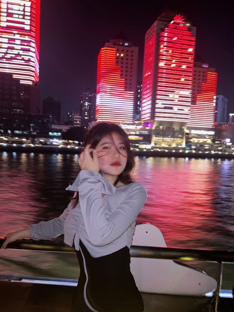 钰-湖北省·孝感市·孝南区-抖音-接寄拍和送拍会筛选喜欢的!年龄19,会P图,微胖身材,可要求动作。