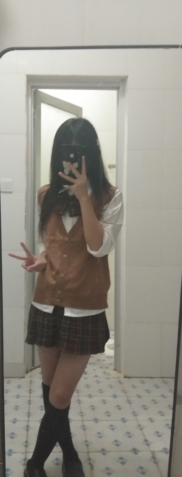 默念念-广西壮族自治区·南宁市·武鸣区--素人想接单
本人160,84斤,喜欢 jk 有充足的时间可以p图 但不喜欢露脸。