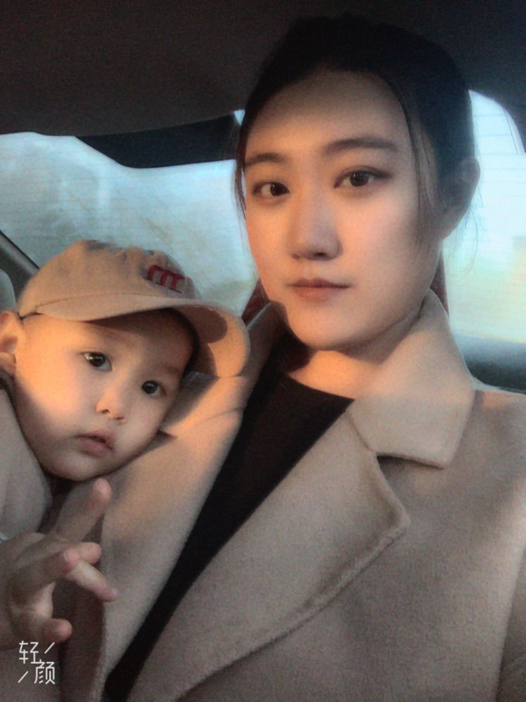 子晨妈妈爱臭美~-山西省·大同市·平城区--哈喽👋🏻大家好,我目前是一位全职宝妈,自己做高端手工穿戴甲和自媒体来创业,因为喜欢打扮爱臭美,所以想试一试网拍行业!
本人身高168 体重140 年纪23岁
宝宝身高目前94cm 体重30斤 年纪