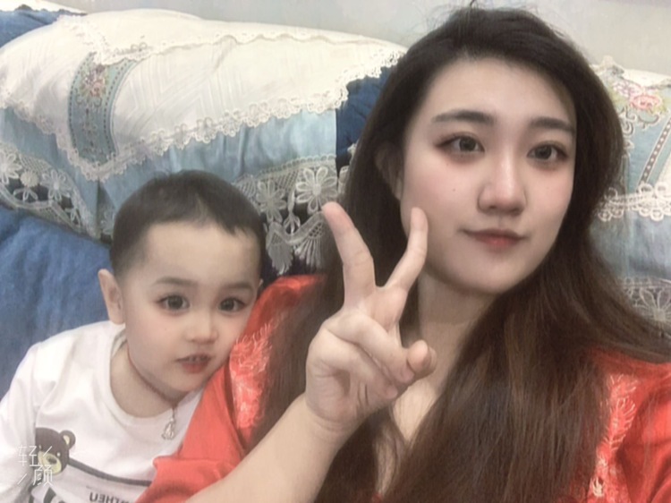 子晨妈妈爱臭美~-山西省·大同市·平城区--哈喽👋🏻大家好,我目前是一位全职宝妈,自己做高端手工穿戴甲和自媒体来创业,因为喜欢打扮爱臭美,所以想试一试网拍行业!
本人身高168 体重140 年纪23岁
宝宝身高目前94cm 体重30斤 年纪