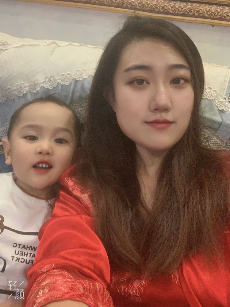 子晨妈妈爱臭美~-山西省·大同市·平城区--哈喽👋🏻大家好,我目前是一位全职宝妈,自己做高端手工穿戴甲和自媒体来创业,因为喜欢打扮爱臭美,所以想试一试网拍行业!
本人身高168 体重140 年纪23岁
宝宝身高目前94cm 体重30斤 年纪