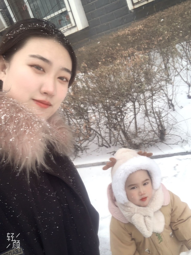 子晨妈妈爱臭美~-山西省·大同市·平城区--哈喽👋🏻大家好,我目前是一位全职宝妈,自己做高端手工穿戴甲和自媒体来创业,因为喜欢打扮爱臭美,所以想试一试网拍行业!
本人身高168 体重140 年纪23岁
宝宝身高目前94cm 体重30斤 年纪