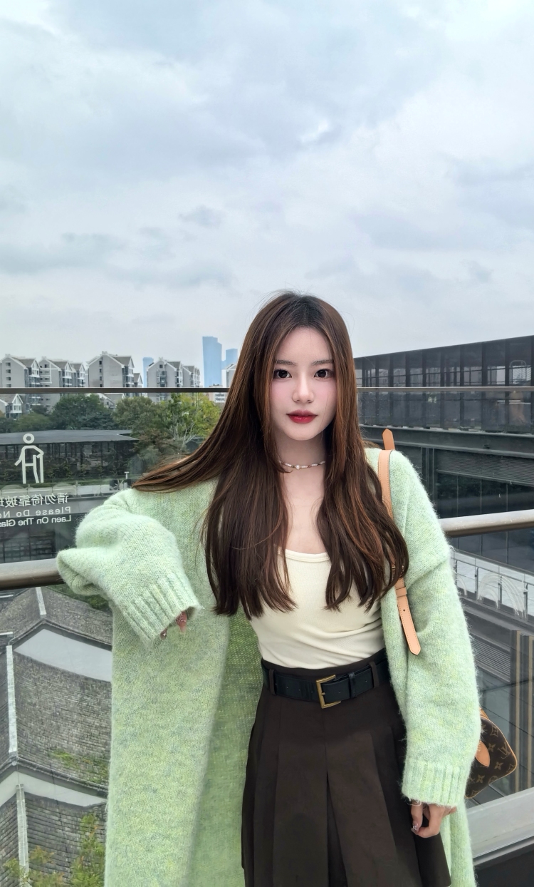 七七-江苏省·南京市·建邺区--喜欢拍照 打卡 爱尝试甜美,纯欲,网红等风格的穿搭,身高160 体重90斤,也喜欢化妆