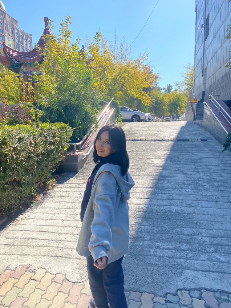 吸一口果奶-新疆维吾尔自治区·乌鲁木齐市·天山区-抖音快手微博某红薯-本人新疆人 165cm 100斤 可驾驭各种风格 在快手坐拥2500+粉丝 可出视频可拍照 擅长化妆带货