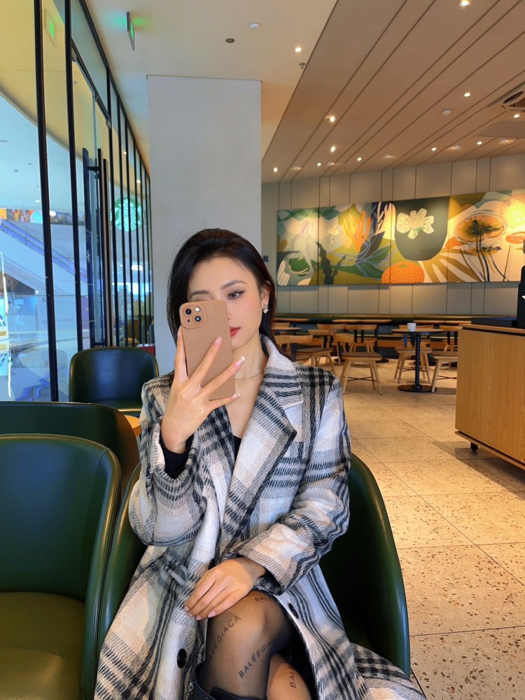 恩美-贵州省·贵阳市·云岩区-抖音 某红薯 快手-化妆师。身高155 体重90 会修图 会拍照 🉑接寄拍  衣服饰品帽子鞋