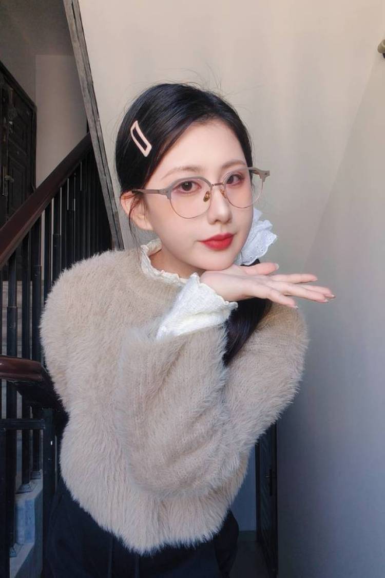 芳芳-浙江省·宁波市·北仑区-抖音,快手,某红薯,微博-接商家寄拍,约拍。本人五官端正,经验丰富,费用协商,认真负责,会p图。