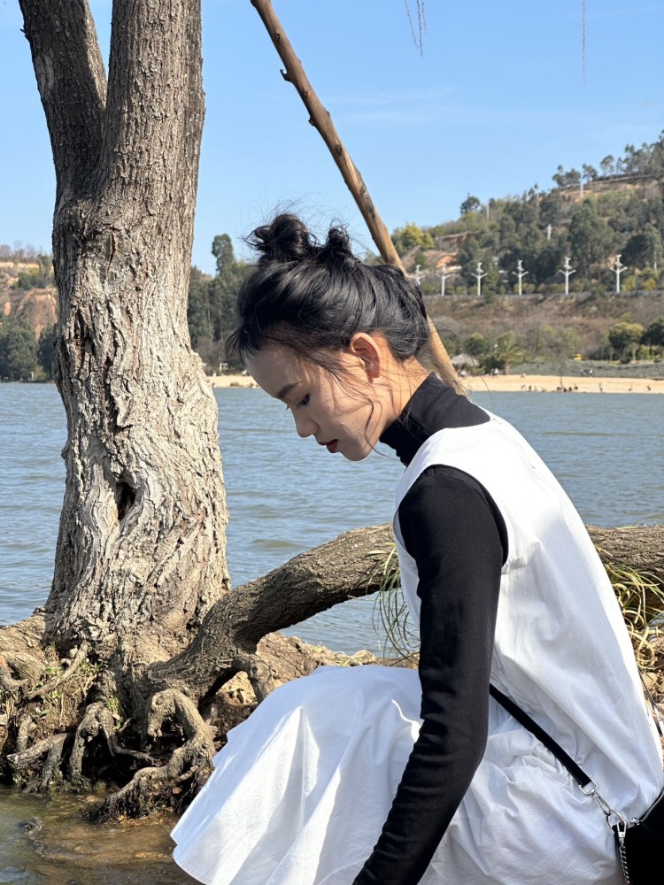 豆芽-云南省·昆明市·五华区-朋友推荐-爱拍照，穿漂亮衣服，可以试穿衣服拍照反馈，鞋子等，想要丰富自己的生活，挑战更多可能性。心诚则灵