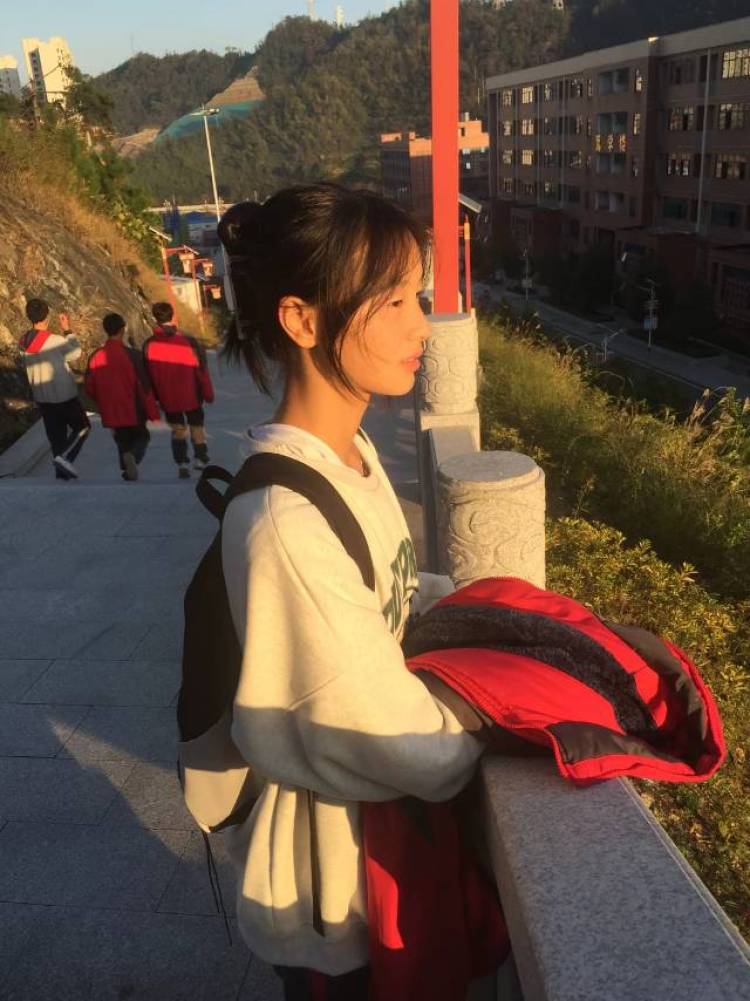 改屁.-湖南省·益阳市·安化县-快手 抖音-身高170 体重96 身材很苗条 脸蛋也很漂亮 希望接到第一单哈哈哈哈