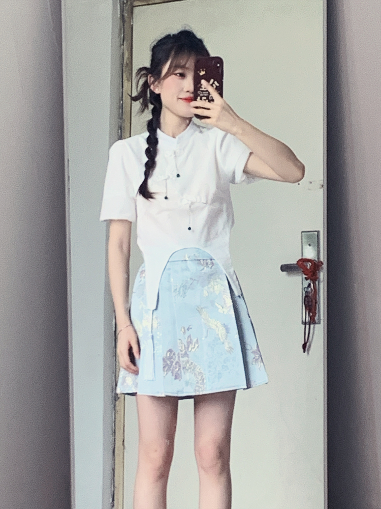 兮兮不想动-河北省·保定市·安新县--想接一些服装类的单子，本人做过寄拍模特，掌握一些拍摄和p图技巧，通过抖音快手分享穿搭粉丝一千六百多，可在各个平台上分享穿搭，160  84斤
艺名：小王睡不醒🧚🏻‍♂️
身份：直播带货
年龄：23