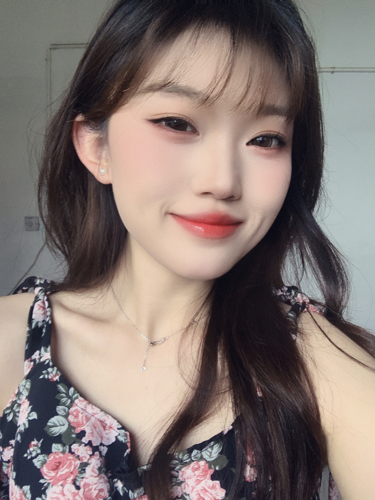 兮兮不想动-河北省·保定市·安新县--想接一些服装类的单子，本人做过寄拍模特，掌握一些拍摄和p图技巧，通过抖音快手分享穿搭粉丝一千六百多，可在各个平台上分享穿搭，160  84斤
艺名：小王睡不醒🧚🏻‍♂️
身份：直播带货
年龄：23