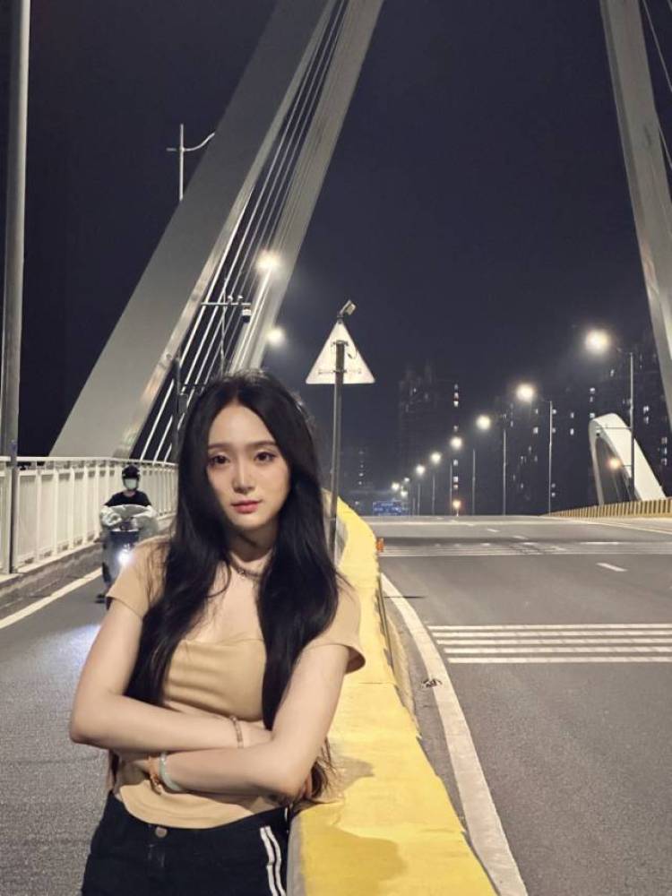 Justina.-江苏省·扬州市·高邮市-抖音-身高163体重99
接寄拍,打卡探店
喜欢拍照,认真快速出图