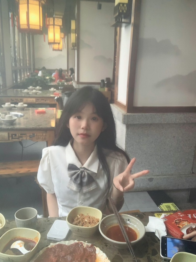 P.AHKS-广西壮族自治区·贵港市·桂平市--本人美术生 
身高160 体重78斤
会拍照会化妆
会p图也会剪辑视频等等之类的
希望可以有合适的商家可以合作