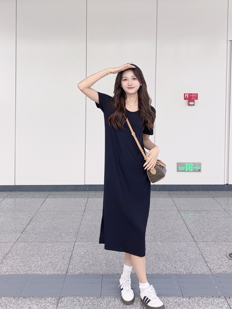 嗯哼-河南省·郑州市·金水区-抖音-身高170 体重96，有寄送拍经验，接衣服买家秀，会修图，会拍照，出图效率高