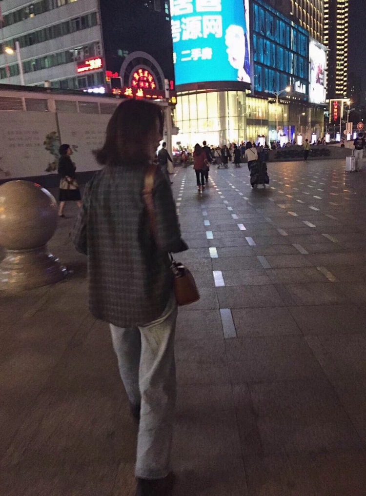 ZBYIII-广东省·深圳市·罗湖区--我身高168 体重51,爱自拍也很爱美食