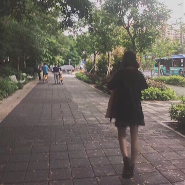 ZBYIII-广东省·深圳市·罗湖区--我身高168 体重51,爱自拍也很爱美食