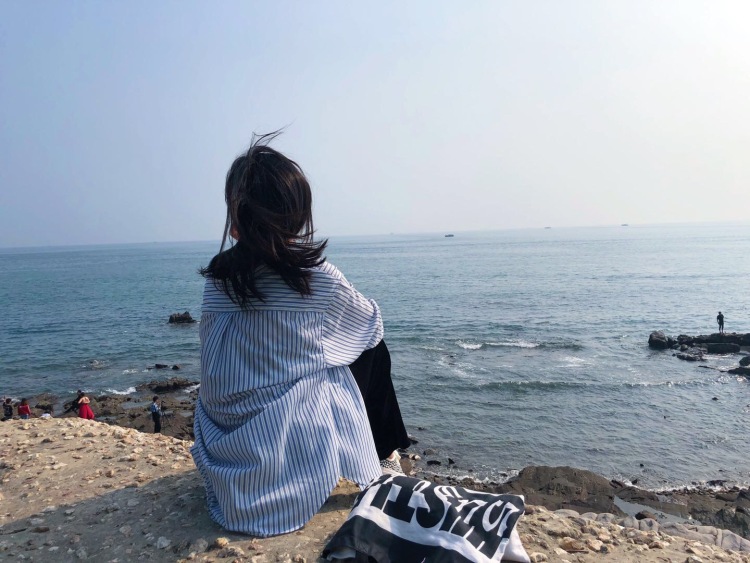 躲猫猫-广西壮族自治区·桂林市·灵川县--一名普普通通的大学生 身高170 体重50 特别喜欢拍照 有自己的风格 可以接网拍