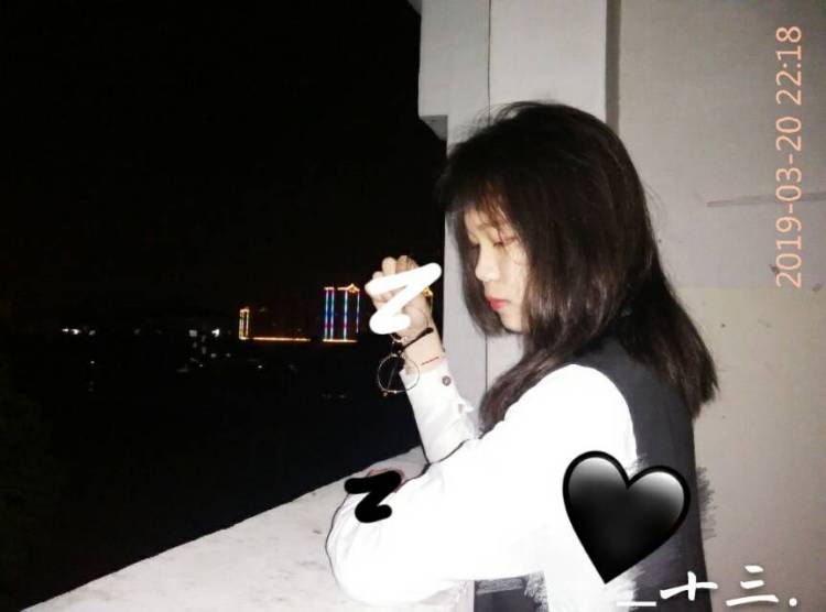 _十三呐-广西壮族自治区·来宾市·忻城县--喜欢拍照，可以接网拍，衣服，口红，鞋子美瞳等都可以 .