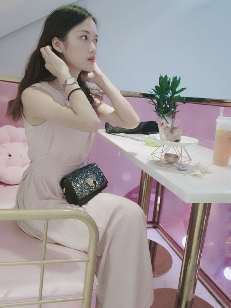 流年笑掷,未来可期-广东省·东莞市·横沥镇--买家秀,爱拍照,会修图,出图认真,可花呗,各种风格!人在东莞!