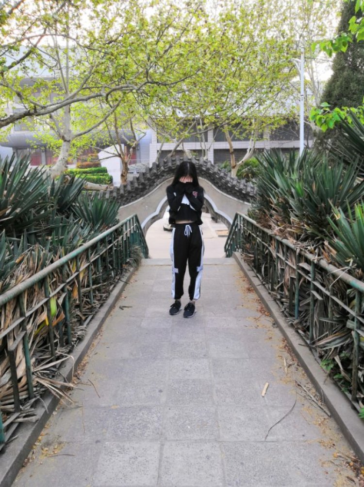 ?-河南省·郑州市·中原区--日常生活买家秀 网拍  可指定商场咖啡店公园等场景