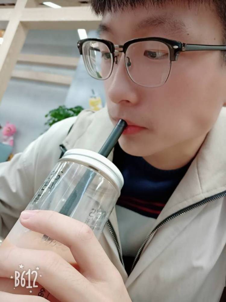银河-山东省·烟台市·莱山区--大学男生,身高183体重63kg,可接买家秀,海边,校园,情侣。