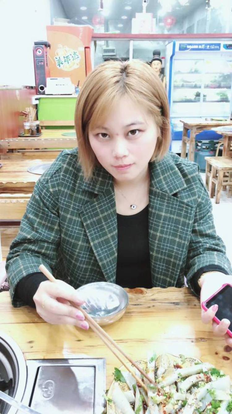 AAA糖果复印广告店_袁莉群-江西省·宜春市·丰城市--嗮一波旅游照片。看上去没有165斤