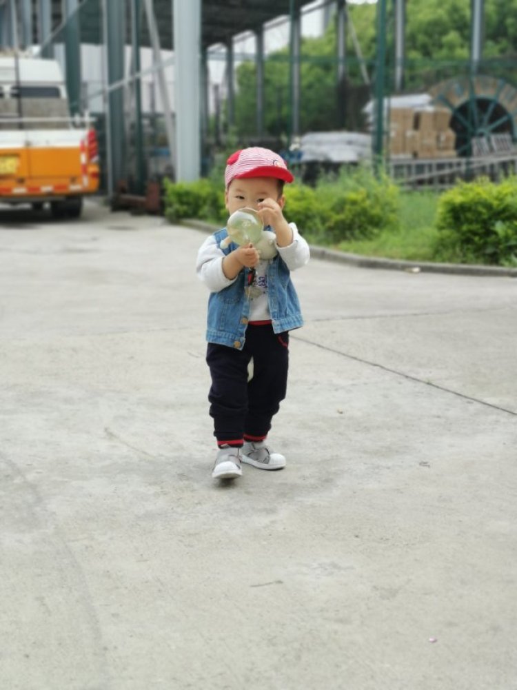 邢晶-江苏省·常州市·新北区--儿子，女儿。随便拍的用手机，女儿快五周岁了，儿子还不到一周半
