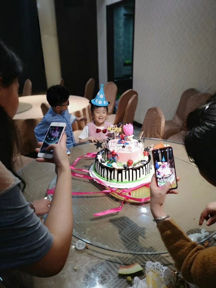 邢晶-江苏省·常州市·新北区--儿子，女儿。随便拍的用手机，女儿快五周岁了，儿子还不到一周半