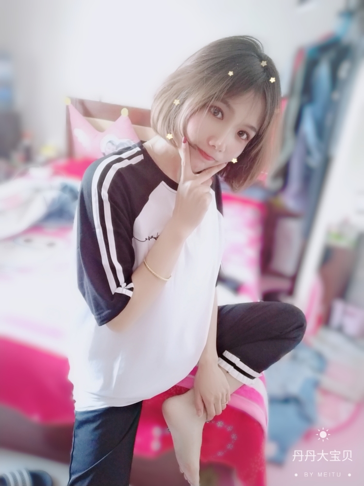 A?Baby-丹?-山西省·吕梁市·离石区--其实就是喜欢买衣服,喜欢拍照,喜欢记录生活,喜欢用自己喜欢的方式赚钱。