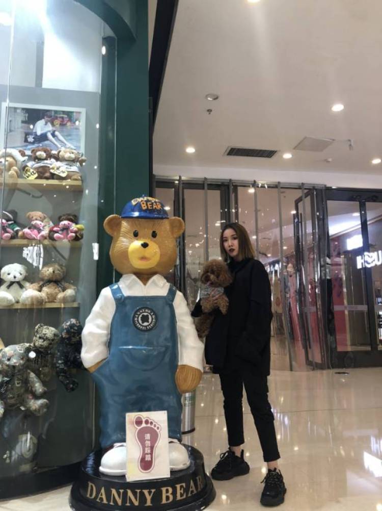 刘怼怼.-黑龙江省·齐齐哈尔市·铁锋区--接网拍 买家秀 风格可多变 会p图 才艺爵士舞可出视频 我家的泰迪狗也是只会拍照的小帅狗 宠物用品可以联系