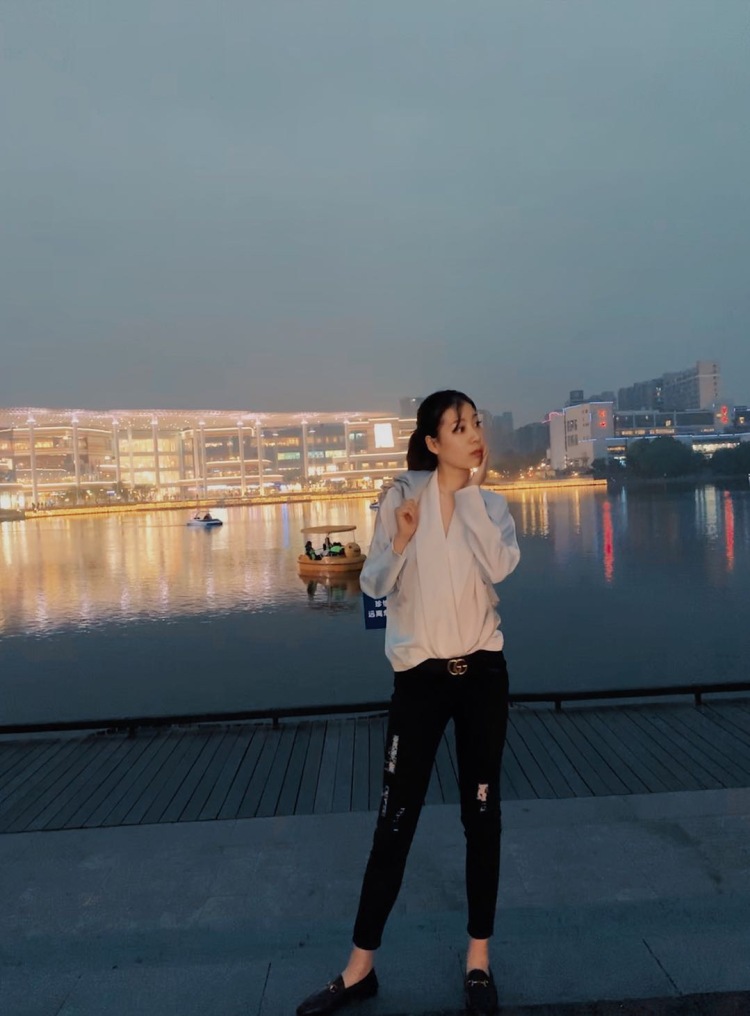 ?-江苏省·南京市·栖霞区--想试试网拍,身高175,体重51,平时喜欢拍照,事少?