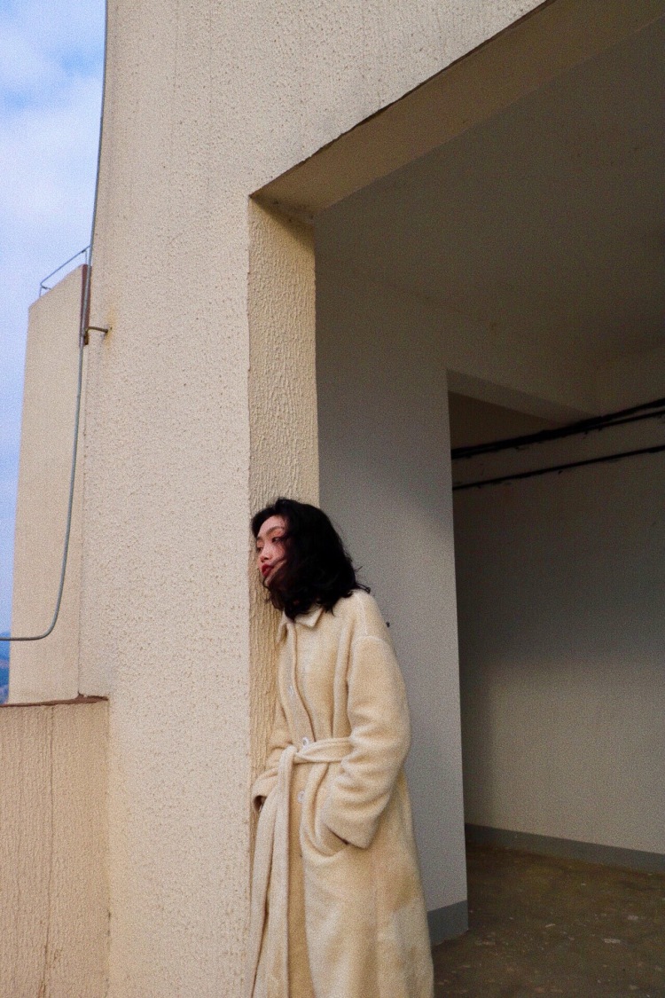 Lyra-湖北省·宜昌市·西陵区--之前做过朋友店内的服装模特,热爱摄影,同时我自己也是个服装设计毕业的学生,设计软件后期平面类没有问题,微博粉丝目前一千多,自己有单反摄影素材,空闲时间很多,可快速接单并后期处理!